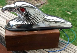 NOS ILUMINADO CROMO ÁGUILA MOTO GUARDABARROS ADORNO LA LUZ OJOS - Imagen 1 de 11