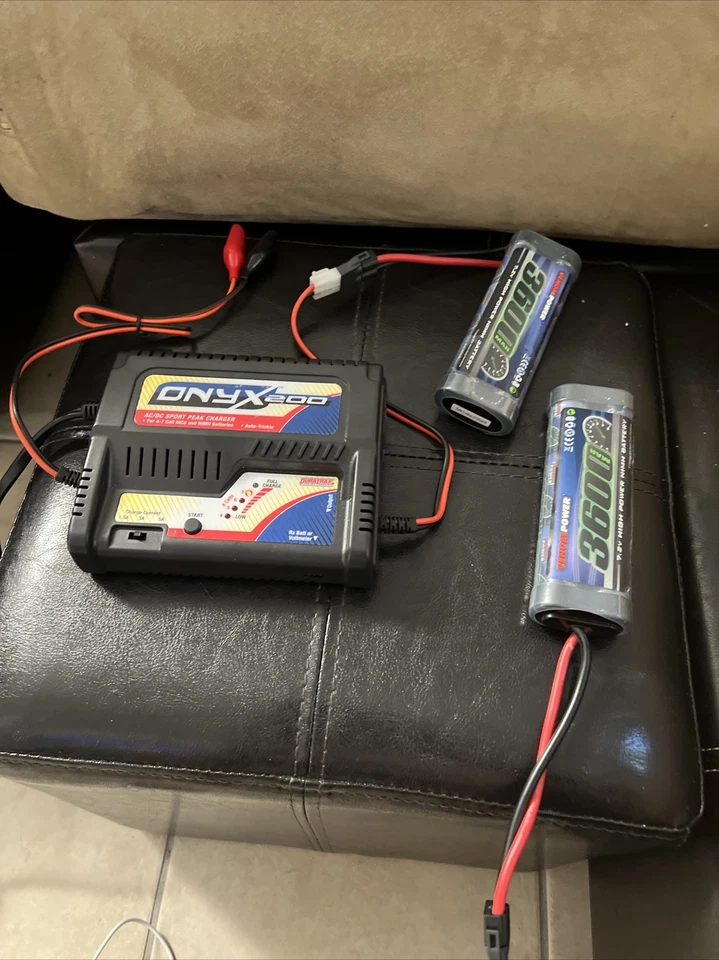 CARGADOR ONYX 200 AC DC SPORT PEAK PARA 4-7 CELDAS/Y 2 BATERÍAS 3600 7,2 HP Foto 1 de 4
