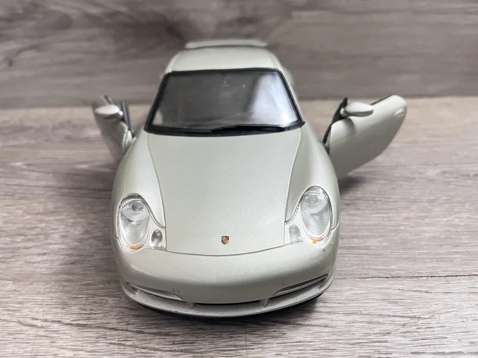 风火轮 1: 18 比例金属系列保时捷 GT3 美泰 2003 — 第 1/4 张图片