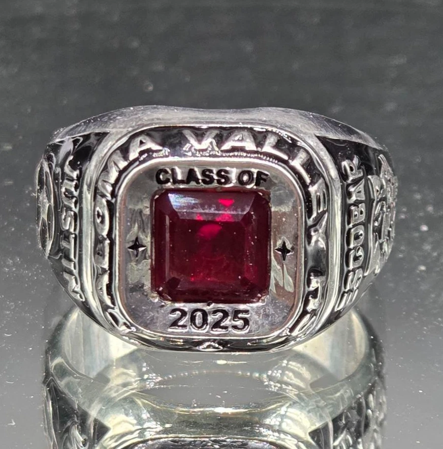 Anillo de graduación clase de 2025 para hombre gema cuadrada roja anillo personalizado clase secundaria Foto 1 de 4