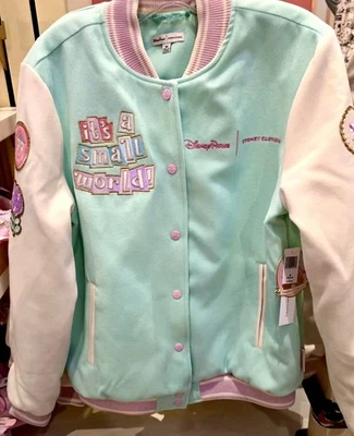 Chaqueta Universitaria Disneyland Stoney Clover Lane Mundo Pequeño XS S M L XL 1XL 2XL 3XL Foto 1 de 2