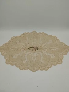 Delicato centrino rosa vintage punto croce 11,5" x 18" casetta nonna romantico - Foto 1 di 14
