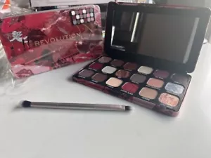 Makeup Revolution 18 cl. Eyeshadow Forever Flawless CHERRY REBEL Mirror & Brush - Picture 1 of 9