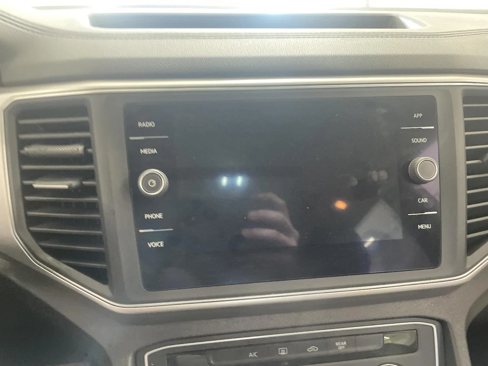 Pantalla de infoentretenimiento usada se adapta a: Volkswagen Atlas 2018 pantalla y control 8`` sc Foto 1 de 4
