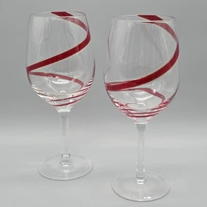 Pier 1 Red Swirline Klarglas Kelche Wein 9" mundgeblasen 2er Set eingestellt - Bild 1 von 8