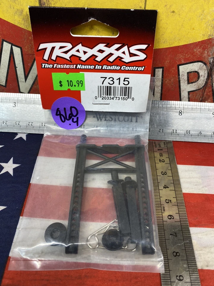 Traxxas 7315 Body Mount Rear/Front body mount post {2pc} body washer rear {2pc} - Image 1 of 3