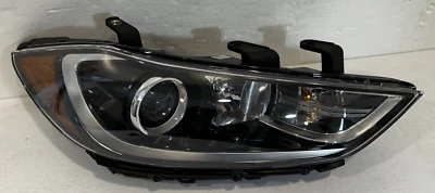 Conjunto de faros HYUNDAI ELANTRA RH 2017-18 PIEZA DE FABRICANTE ORIGINAL # 92102-F2 Foto 1 de 4