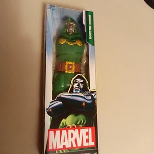 MARVEL TITAN HERO SERIES DOCTOR DOOM - Foto 1 di 5