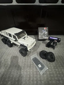 Axial Traxxas 6x6 Mercedes Benz AMG G63 RTR - Picture 1 of 20