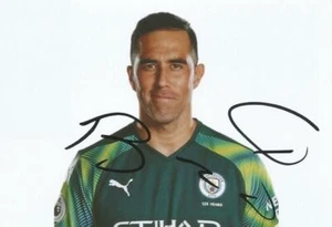 MAN CITY: CLAUDIO BRAVO SIGNED 6x4 2019/2020 PORTRAIT PHOTO+COA - Picture 1 of 1
