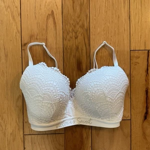 Victoria's Secret Women's Bra White Lace Lined No Wire Size 32DDD - Picture 1 of 13