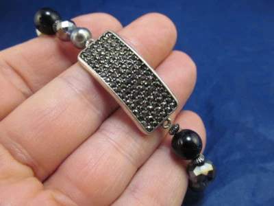 *NEW Chico's Purple & Gray Crystal Beaded Stretch Bracelet Retails $35.50 - Image 1 of 3