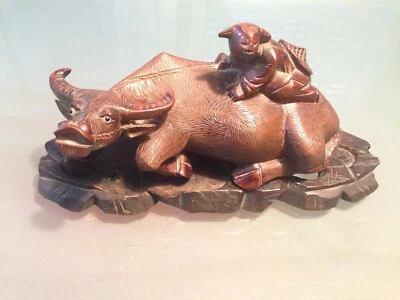 Escultura china de madera tallada vintage de niño montando búfalo de agua buey con soporte Foto 1 de 4