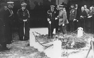 Memoriale alla signorina Edith Cavell re e regina d'Inghilterra infermiera britannica RPPC - Foto 1 di 2