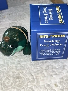 🎁NEW Bits and Pieces Nesting Unique Family Of Frogs Doll Set of 5 Hand Painted - Picture 1 of 11
