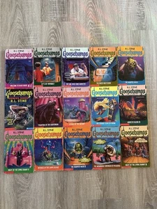 Lot Of 15 Vintage 1990's GOOSEBUMPS Paperback Books- R.L. STINE - Foto 1 di 6