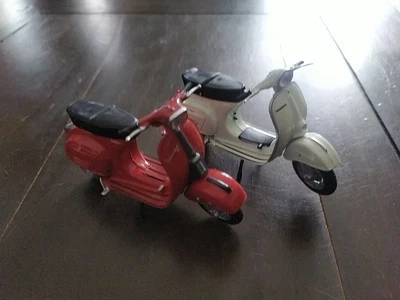 Scooter Vespa Maisto - Photo 1/4