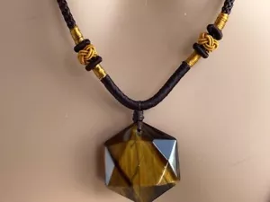 Colgante de ojo de tigre macrame. Collar de practicidad y equilibrio de piedras preciosas - Imagen 1 de 10