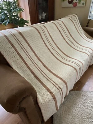 Hermoso Edredón Vintage Hecho a Mano Crochet Tiro Crema Marrón Claro Rayas 70x60 Foto 1 de 4
