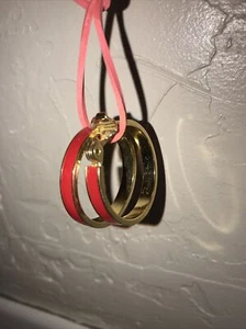 Orecchini Vintage Monet Designer Firmati Tonalità Oro/Smalto Rosso Striscia Cerchio Clip On - Foto 1 di 15