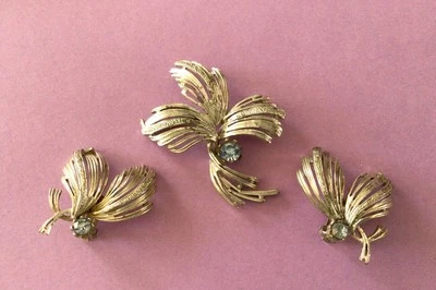 Vintage Brooch Pin & Clip on Earrings Set Signed Emmons Silver Tone Blue - Image 1 of 4
