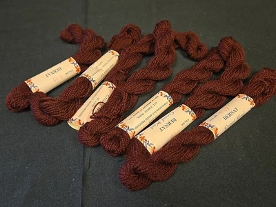 Nuevo de Lote Antiguo 7 Hanks Bernat Crewel Lana Color 647 Borgoña 25yd HILO A PRUEBA DE POLILLAS Foto 1 de 4
