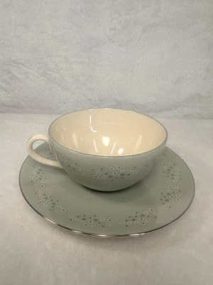 Conjunto de xícara de chá e pires Lenox porcelana fina chalé verde perfeito ponto levantado floral prata - Imagem 1 de 4