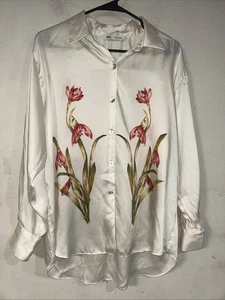 Blusa Zara Crema Satén Floral Manga Larga Abotonada, Talla Grande* - Imagen 1 de 4