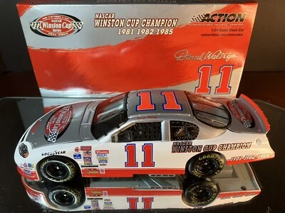 Darrell Waltrip #11 The Victory Lap 3x Champion 2003 雪佛兰蒙特卡罗 1:24 — 第 1/4 张图片