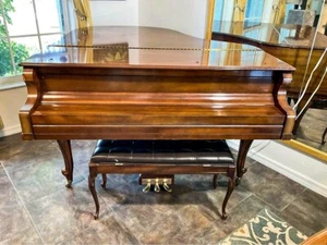Kimball Viennese Classic Grand Piano 5'8" – designed by Bosendorfer Design! - Picture 1 of 9