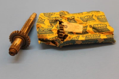 NOS YAMAHA RD250 RD350 CONJUNTO DE EJE DE TRANSMISIÓN 24T PIEZA # 360-17420-00-00 Foto 1 de 4