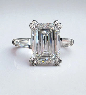 Anillo de diamantes cultivados en laboratorio corte esmeralda 4,50 quilates D VS1 certificado IGI platino Foto 1 de 4