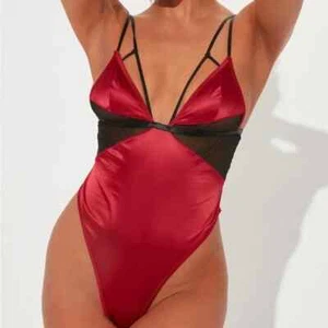 VALENTINE'S DAY roter Satin und schwarzes Netz Dessous Teddy Body Größe Medium Neu mit Etikett - Bild 1 von 2