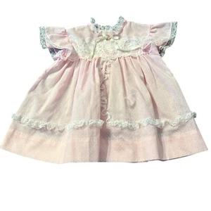 Vintage Baby Mädchen Spitze & Rüschen rosa Kleid gepunktet 12 Monate hergestellt in den USA - Bild 1 von 3
