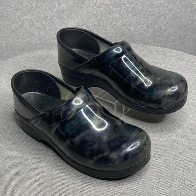 Zuecos de charol Dansko para mujer EE. UU. 11 mula verde mármol confort zapatos de enfermería Foto 1 de 4