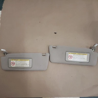 2001-2006 Lexus GS300 Driver And Passenger Side Sun Visor Pair Set Tan Lighted - Image 1 of 4