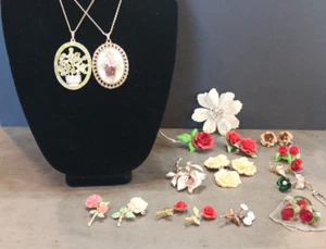 LOTE DE 24 PIEZAS BISUTERÍA ROSA FLORAL FLORENZA LUCITE de colección - Imagen 1 de 14