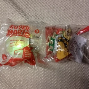 Lotto di (2) NUOVI Super Mario Toys Bowser & Invincible Mario (illuminano funziona) 2017 - Foto 1 di 3