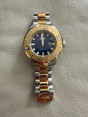 Reloj para hombre Invicta Pro Diver 300M dos tonos esfera azul - usado Foto 1 de 3