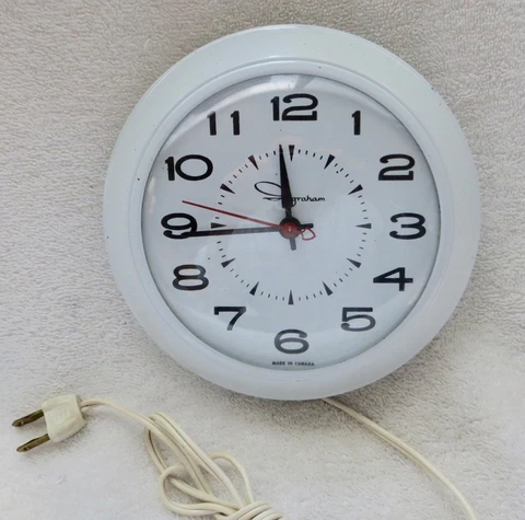 VTG. MID CENTURY MODERN ART DECO INGRAHAM WHITE KITCHEN WALL CLOCK - A BEAUTY Cover