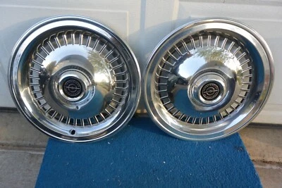 Par de tapacubos vintage OEM 1977-1979 Ford Thunderbird T-Bird 15" Deluxe Foto 1 de 4