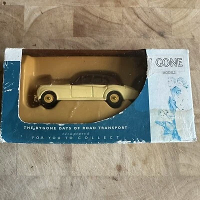 lledo days gone rolls royce silver cloud white/maroon DG089000 - Image 1 of 4