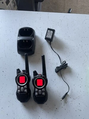 (2) Motorola MR350R Talkabout 2-Way Radios 35m Walkie Talkies & Charger - Image 1 of 4