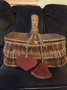 Vintage Small Picnic Basket - Picture 1 of 4