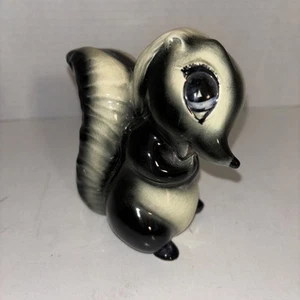 WALT DISNEY-BAMBI'S FLOWER/SKUNK FIGURINE - Picture 1 of 5