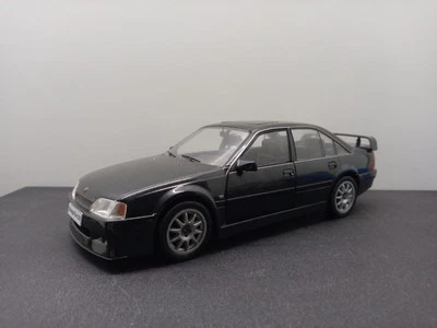 1:24 Opel Omega EVO 500 schwarz Modellauto  - Bild 1 von 4