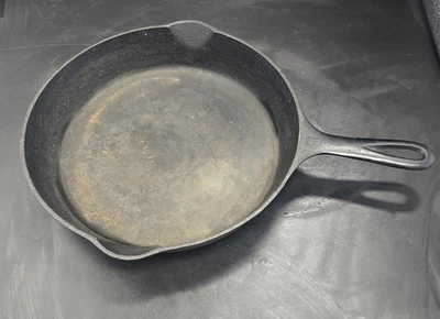 Vintage GRISWOLD #8 Cast Iron Skillet Large Logo 704 A READ  - Image 1 of 4