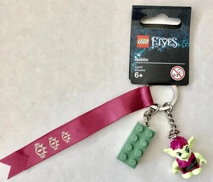 Lego Elfen Roblin + Lego 2 x 4 sandgrüner Stein Schlüsselanhänger 853648 neu mit Etikett! - Bild 1 von 3