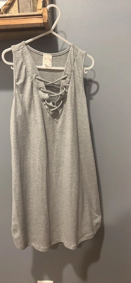 Girls Gray Heart & Arrow Dress Size 10 - Image 1 of 1