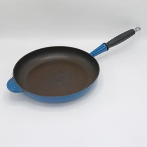 Le Creuset Cast Iron Frying Pan Blue Black FLT20-CD - Picture 1 of 10